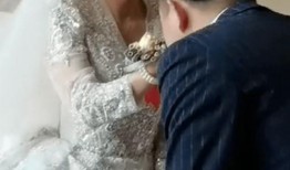 新娘婚车上爆料视频大全,新娘揭秘婚礼现场幕后趣事