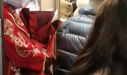 新娘婚车上爆料视频大全,新娘揭秘婚礼现场幕后趣事